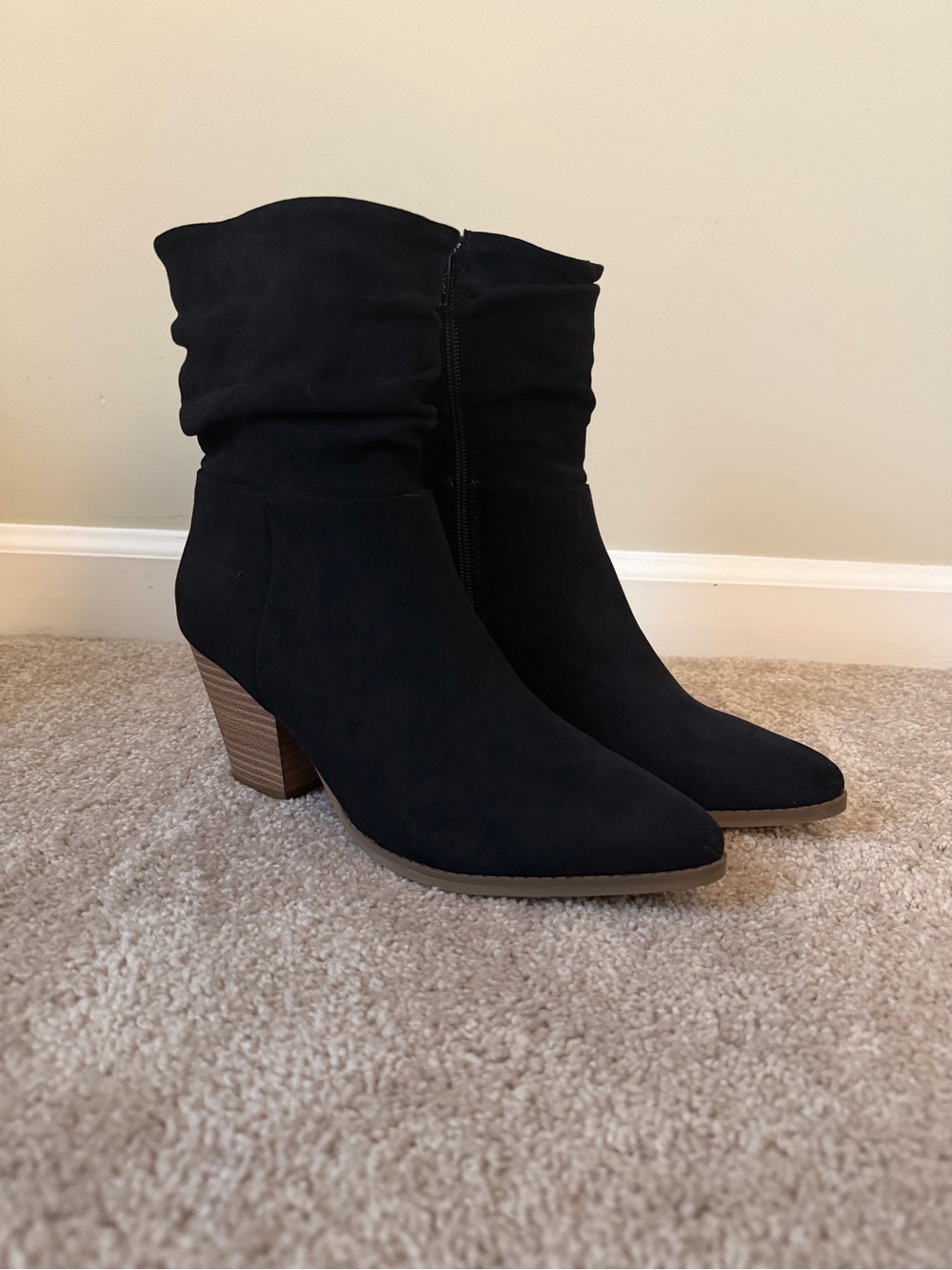 Universal Thread Women’s Black Suede Mid-Calf Block Heel Boots